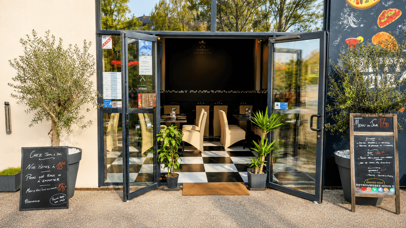 Terrasse et accueil du restaurant Chez Juju & Fifi à Chelles